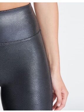 SPANX  NWOT Black Textured Croc High-Waist Leggings with Red Tag Clean home.